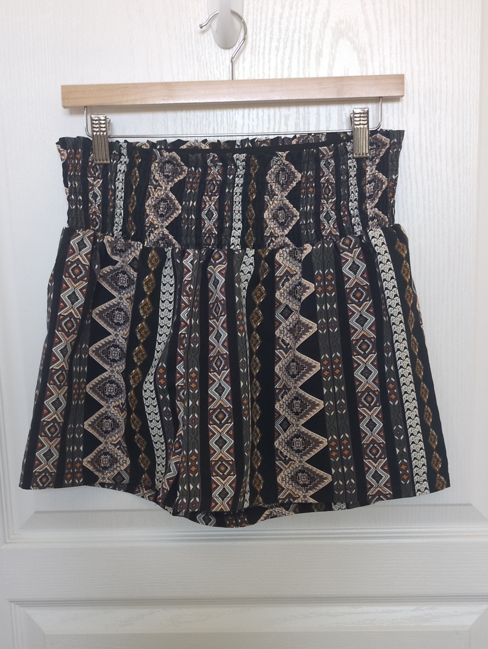 Boho-Print Black Elastic Waist Shorts